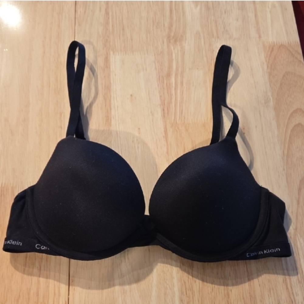 Size 32B Calvin Klein Black Bra with Underwire and Light Padding